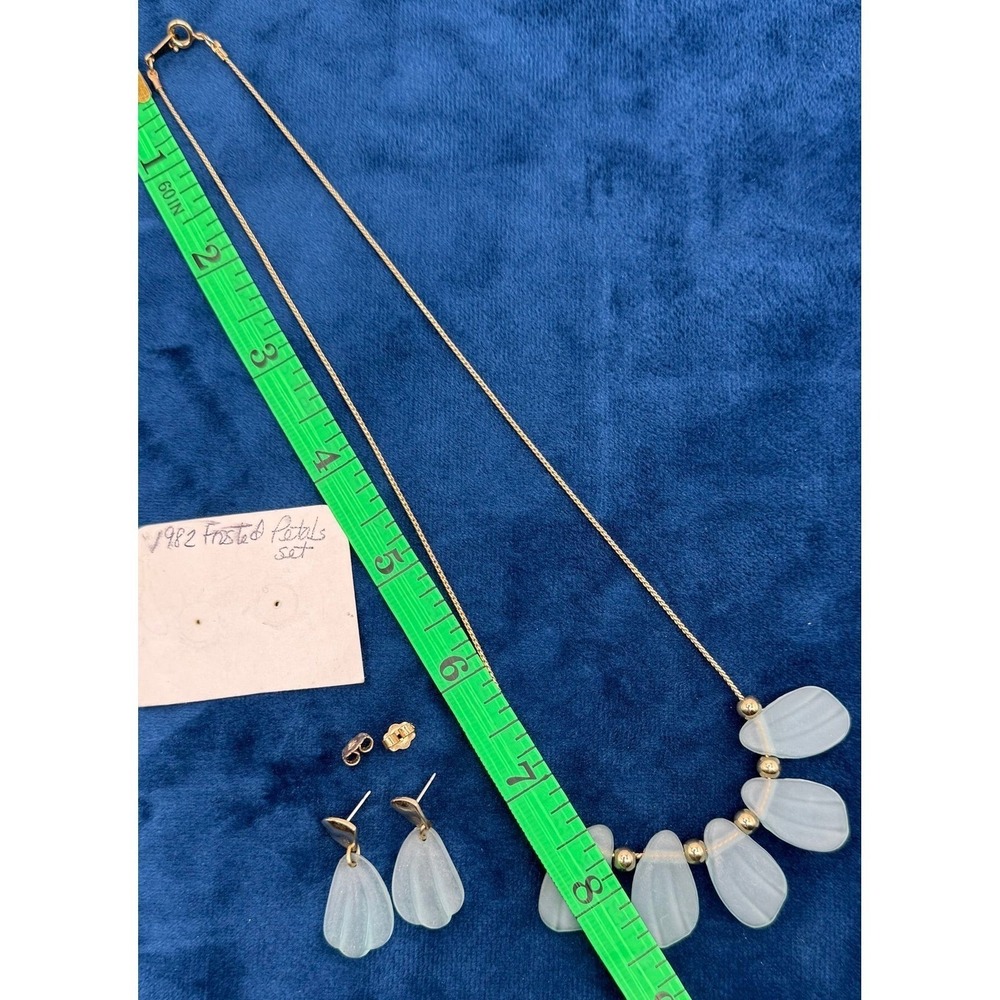 VTG Avon "Frosted Petals" 1982 Necklace & Earrings Set Frosted Glass Seafoam - Picture 4 of 4
